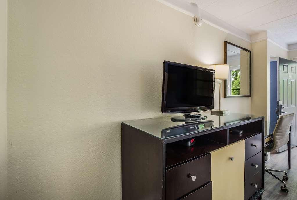 Quality Inn -Hampton Coliseum Convention Center Chambre photo