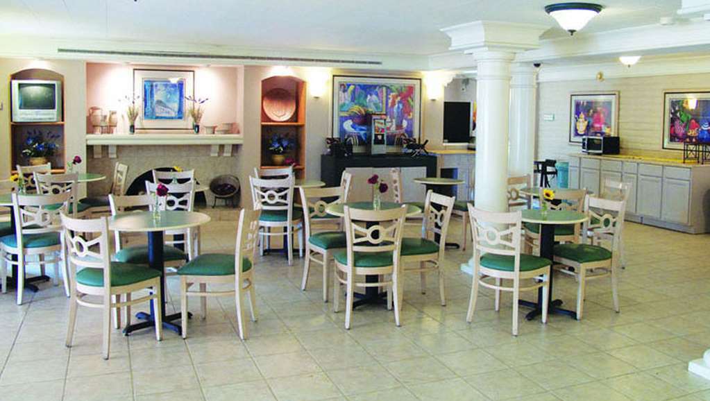 Quality Inn -Hampton Coliseum Convention Center Restaurant photo