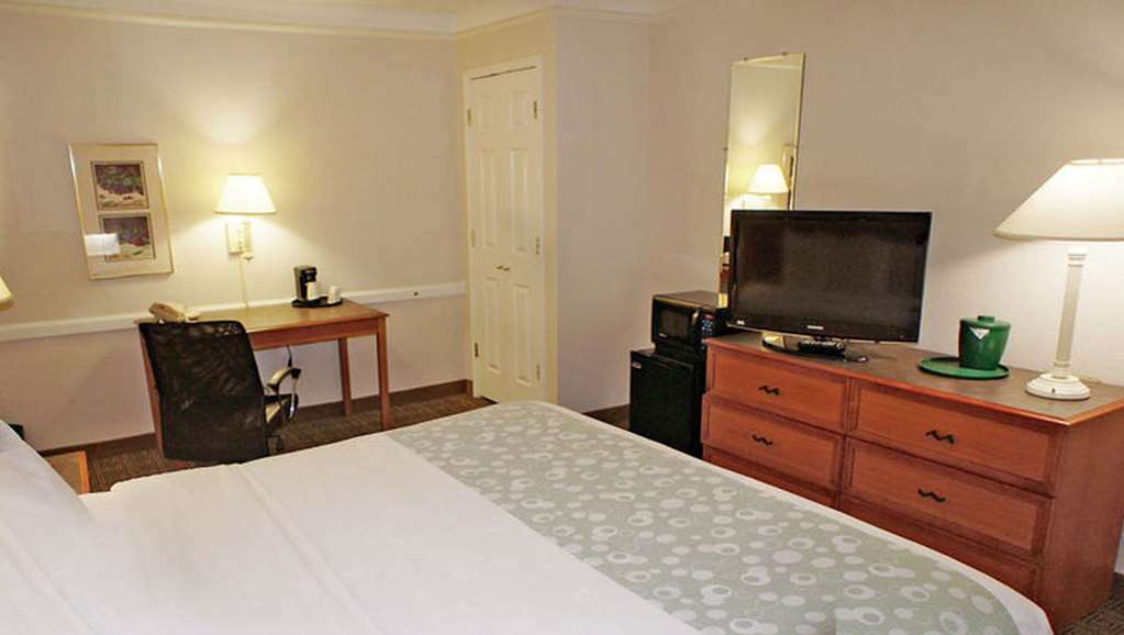 Quality Inn -Hampton Coliseum Convention Center Chambre photo